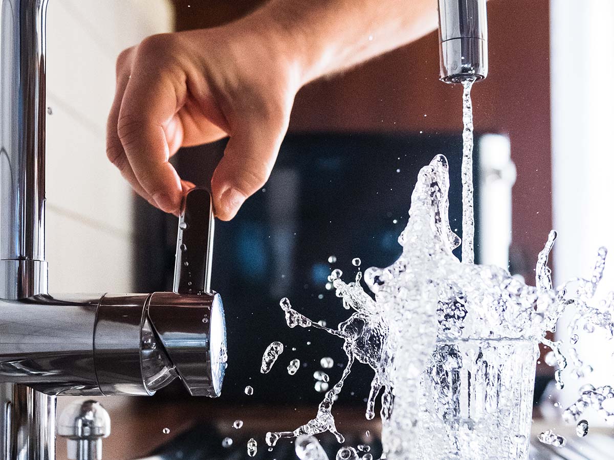 Drink overflowing with water
